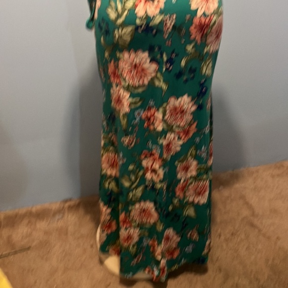 Va va voom green dress party - Picture 5 of 5